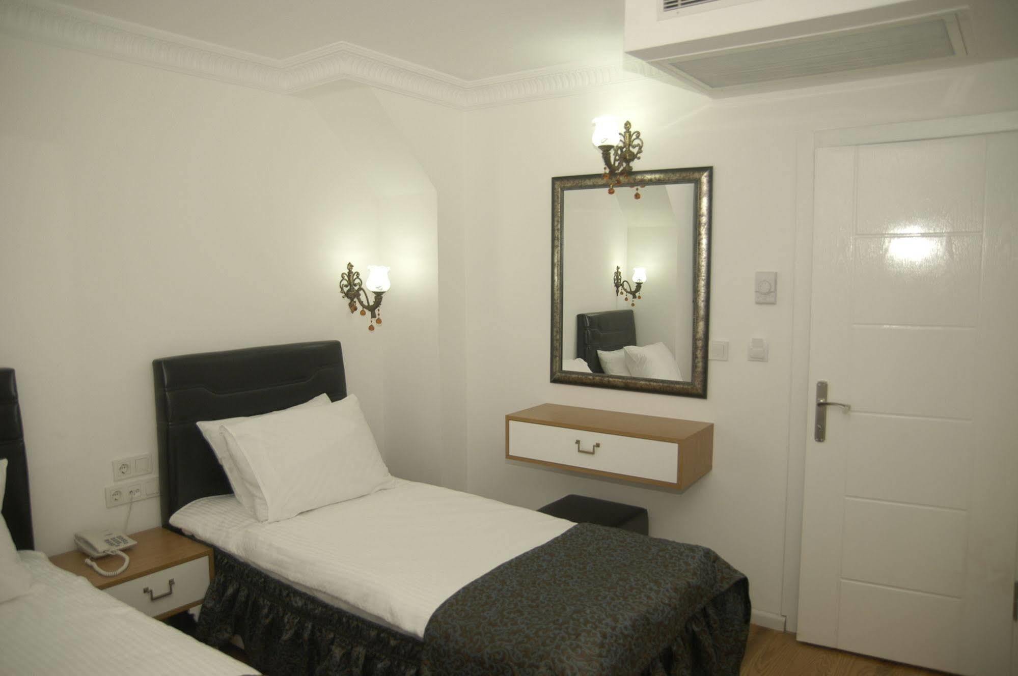 Jakaranda Hotel Istanbul Eksteriør billede